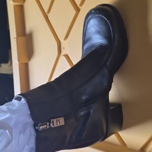 Tommy Hilfiger black leather short boots